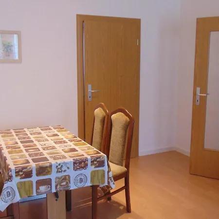 Apartment Ferienwohnung Ernst 10 *
